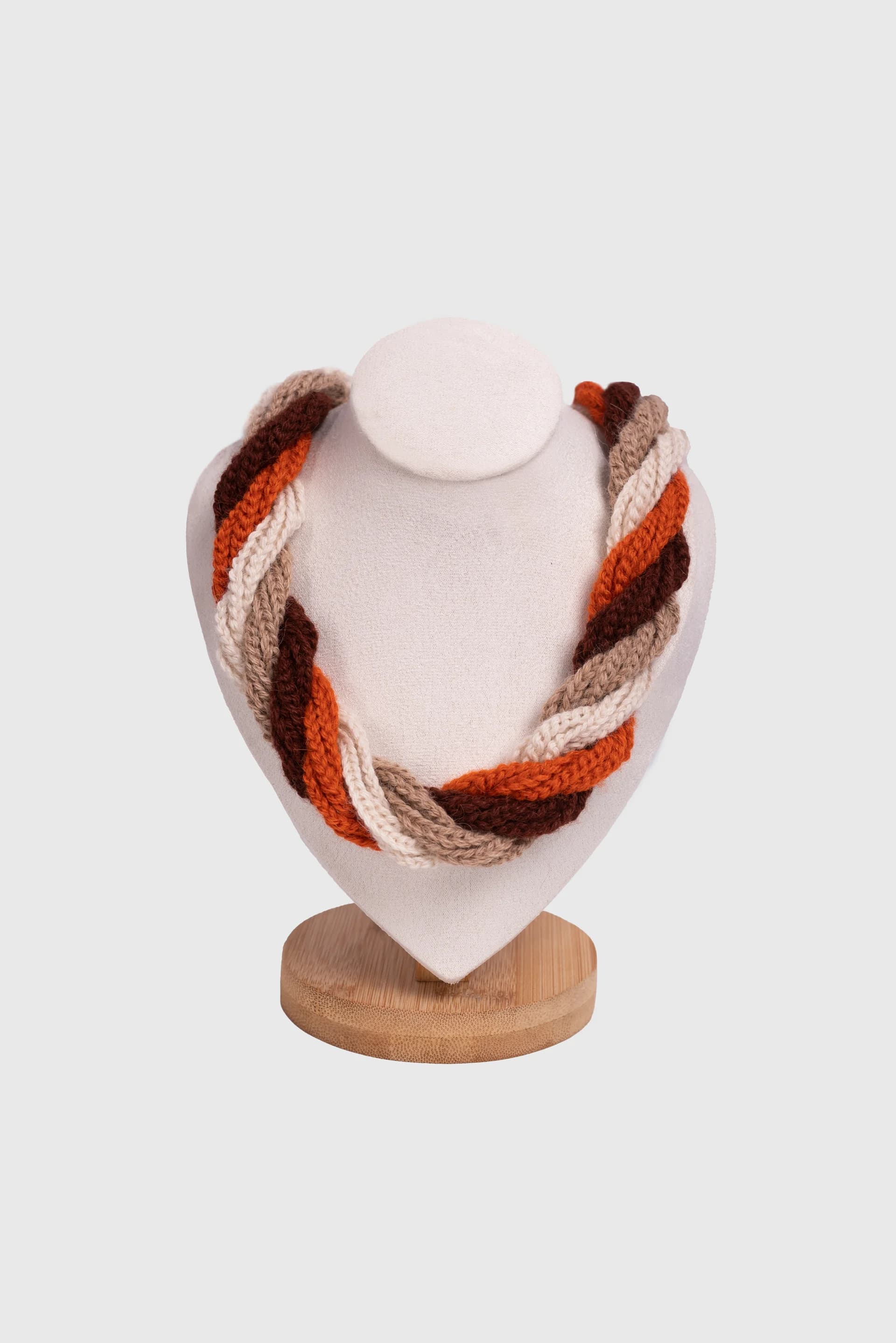 Collar Twist 1